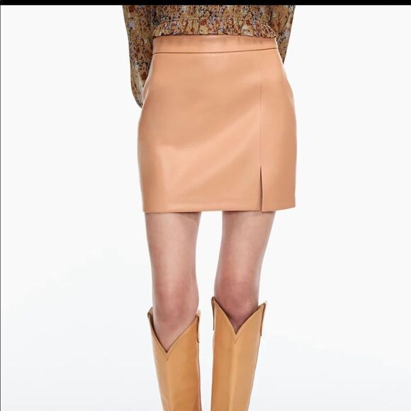 NWT Aritzia Wilfred Tempest / Patio Vegan Leather Mini Skirt - Picture 1 of 9